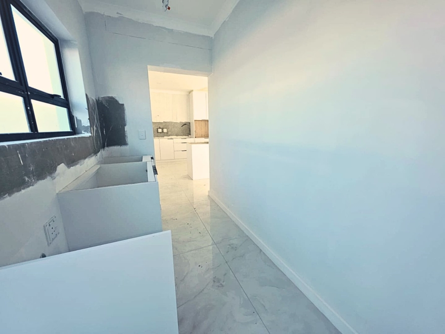 5 Bedroom Property for Sale in Sandown Western Cape